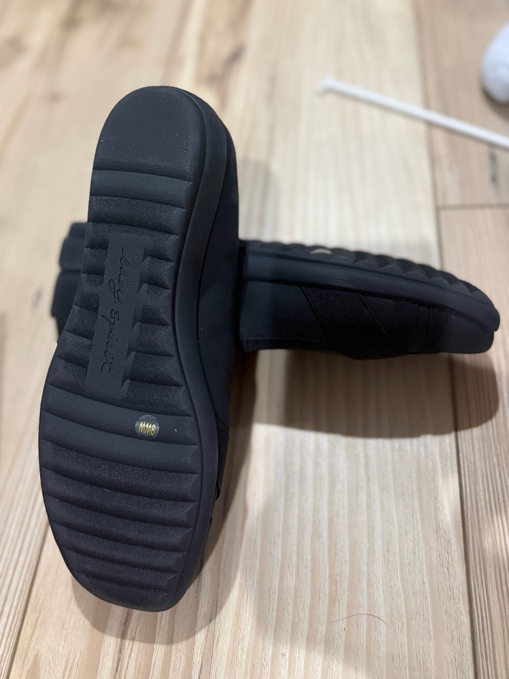 Easy Spirit Black Women's Slip-On Ballet Flats - Picture 4 of 6
